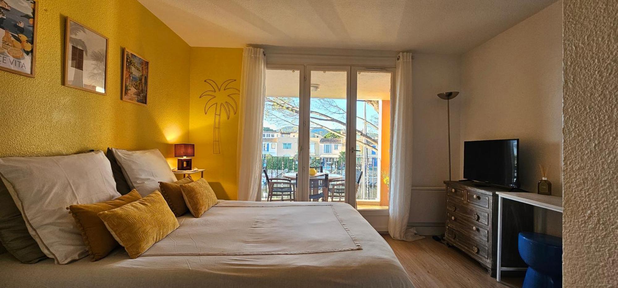 Lemon House Location With View