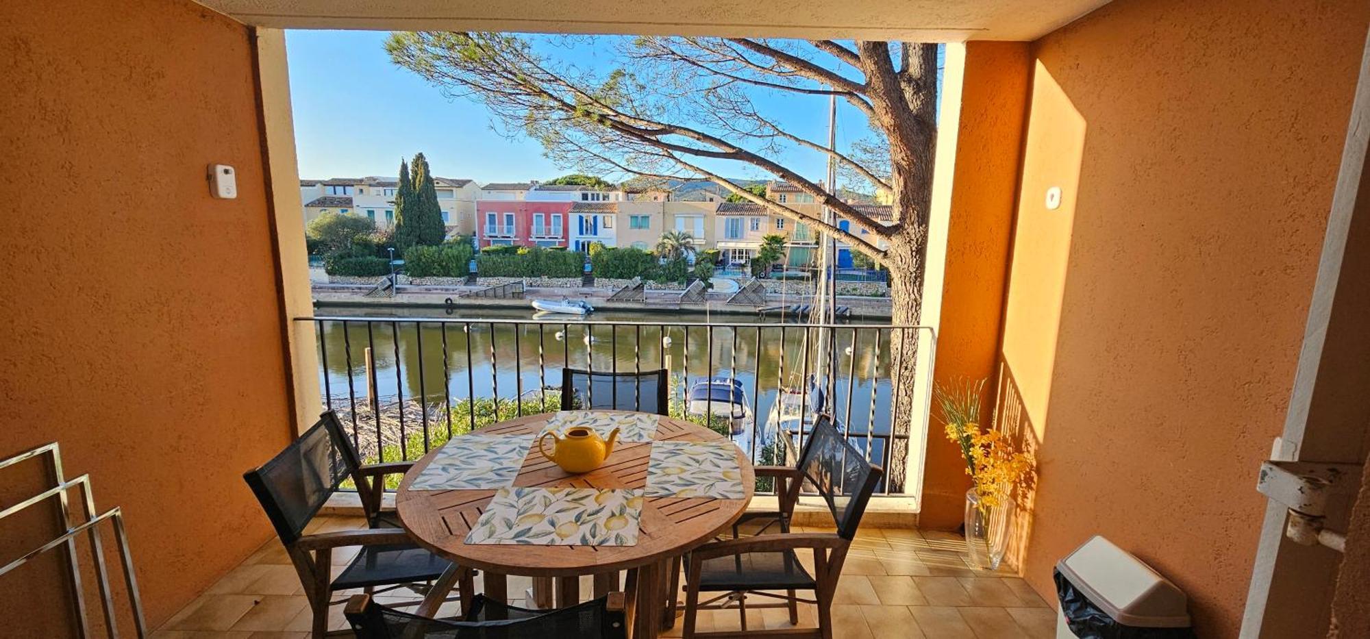 Lemon House Location With View * Cogolin