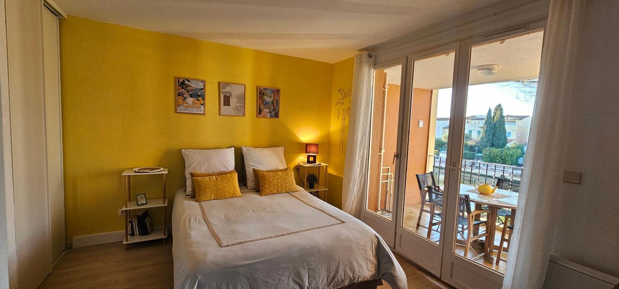 Lemon House Location With View