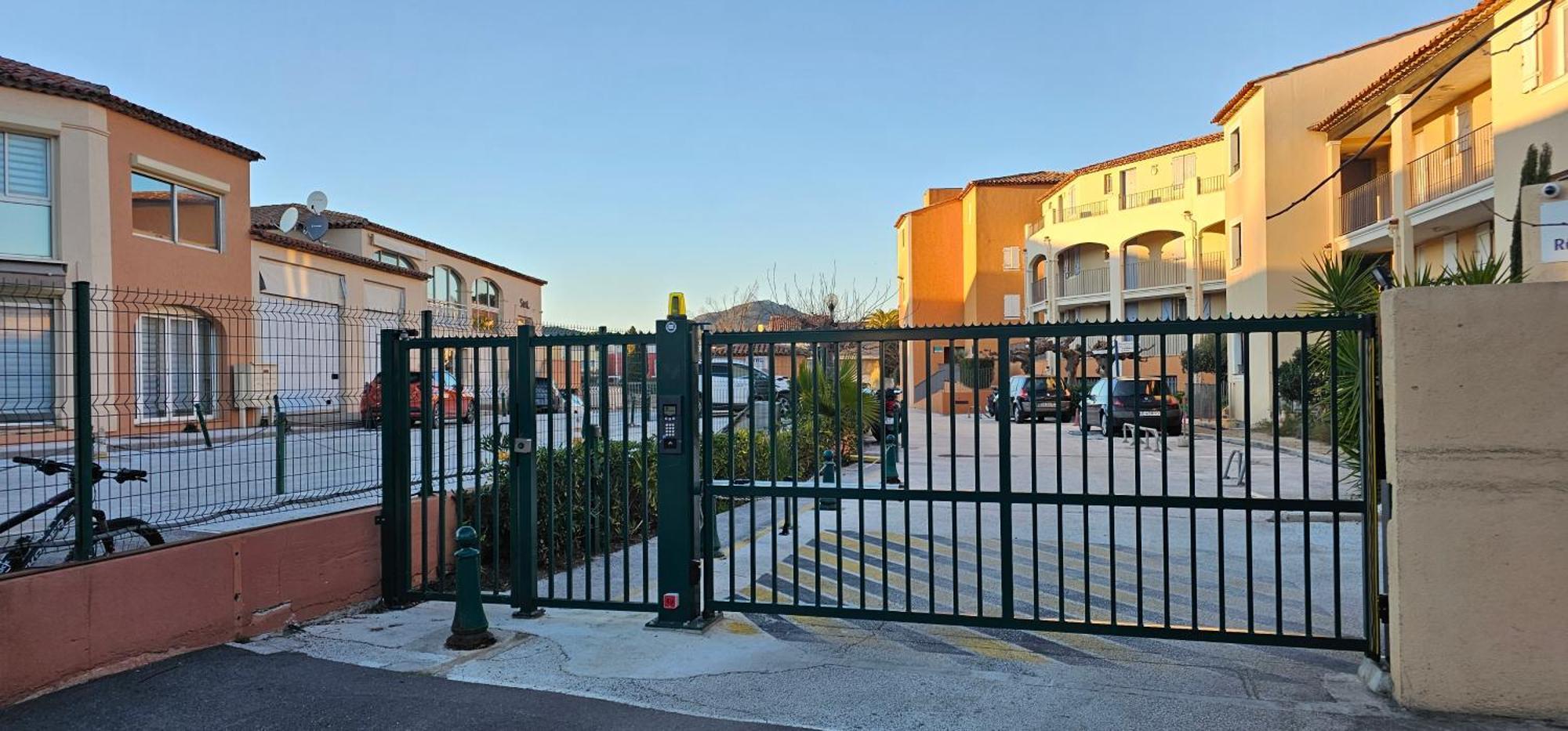 Lemon House Location With View * Cogolin